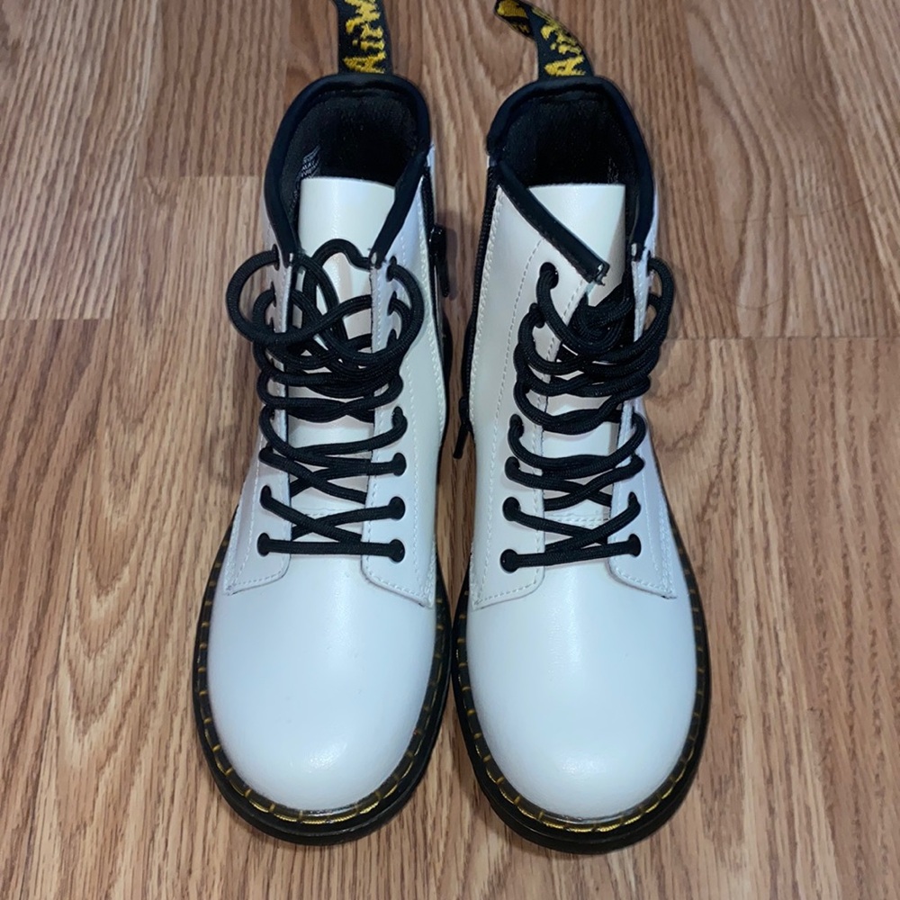 Dr Martens - White boot size US 2